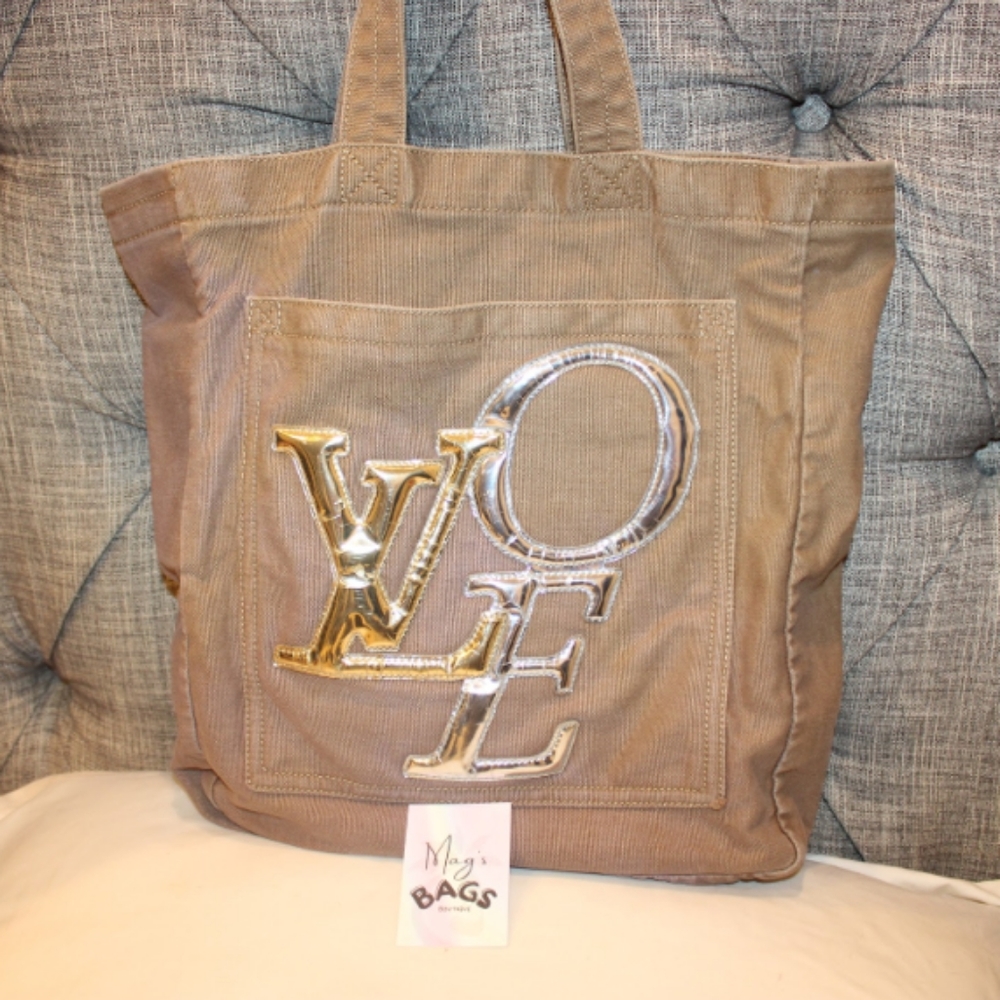 Louis Vuitton: That's Love Limited Edition Tote *RARE* - Picture 1 of 8